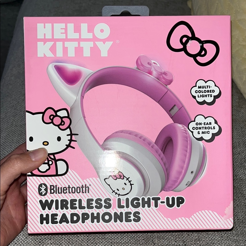 🩷Hello Kitty Pink and White Bluetooth Headphones